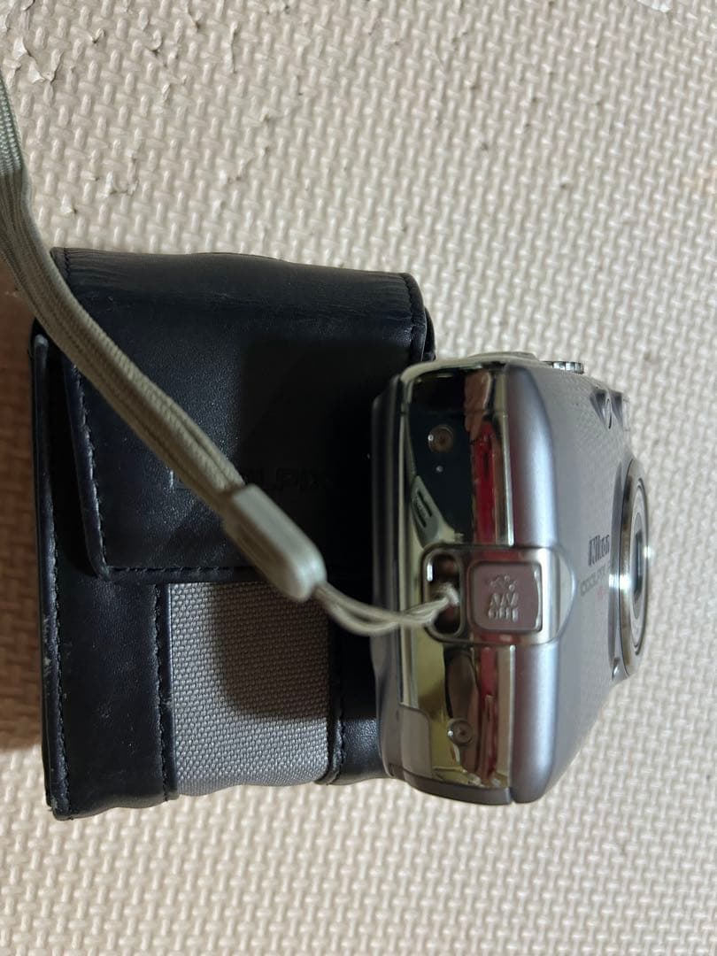 Nikon COOLPIX P4 VR シルバー約810万画素／光学3.5