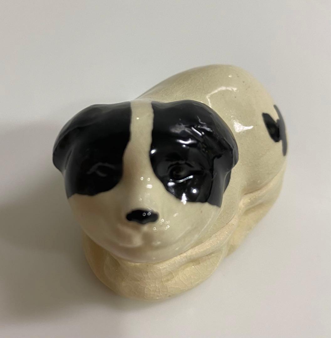 青緑色の香合 犬の彫刻付き