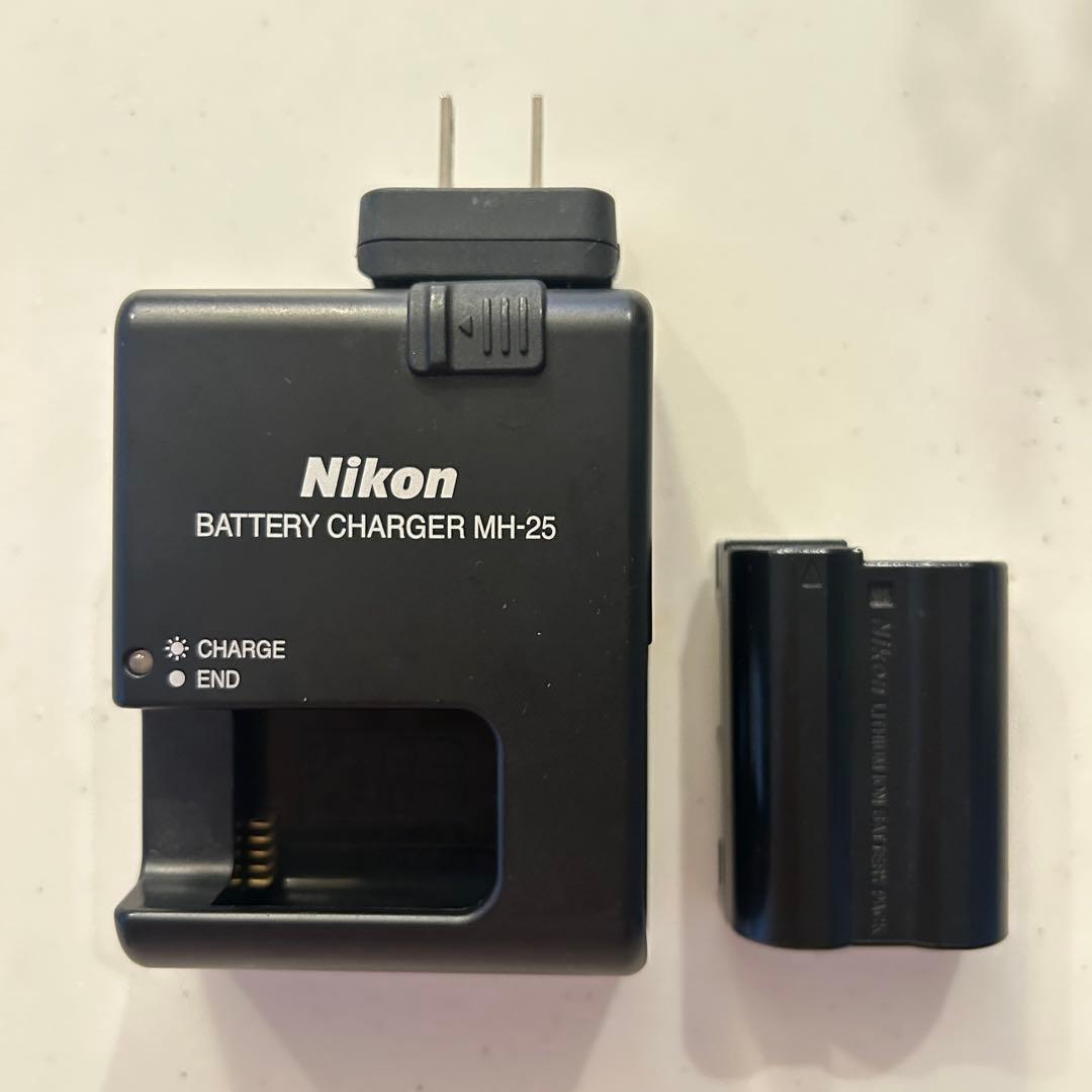 D7100 ボディー、バッテリーと充電器、ストラップ、取扱説明書 - メルカリ