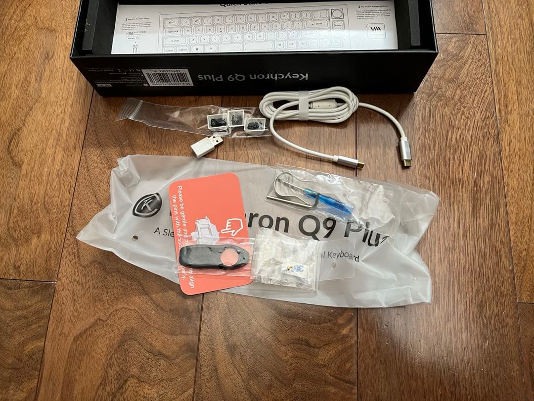 Keychron Q9 Plusホワイトキーボード、付属品あり、美品試し打ちのみ