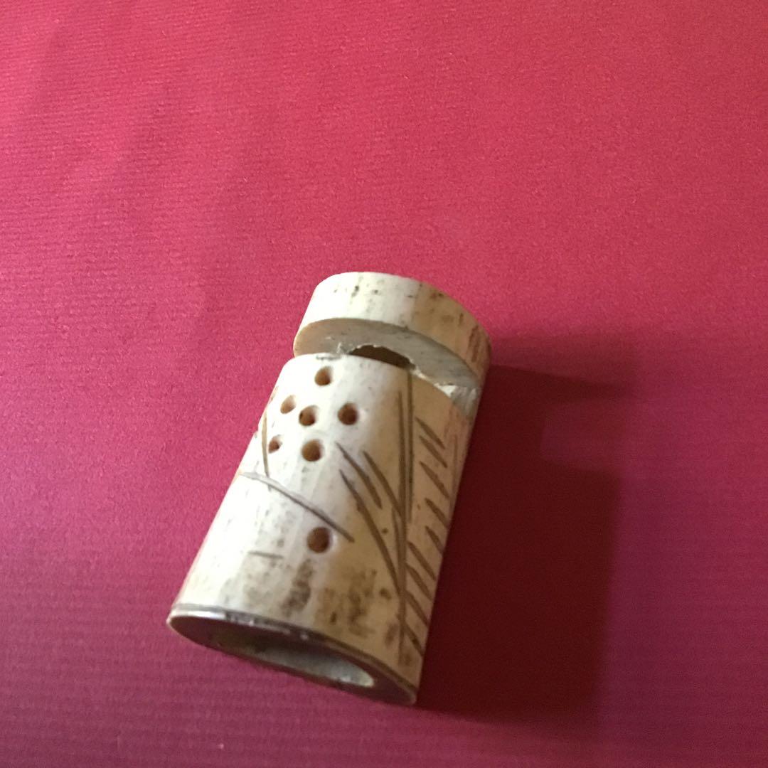 根付け 花掛 日本ホンシュウ鹿角材質 N19 根付け 花掛 日本ホンシュウ