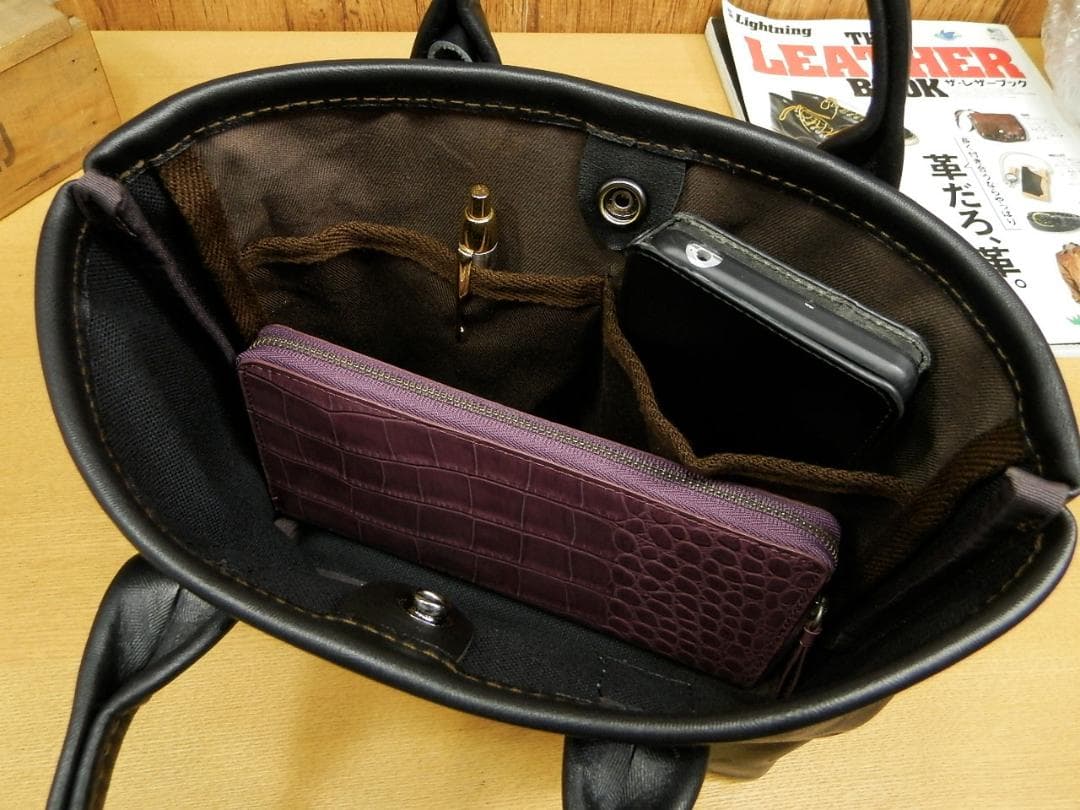 ☆XSサイズ☆カモフラ迷彩柄レザーのミニトートバッグ!日本製ブラック