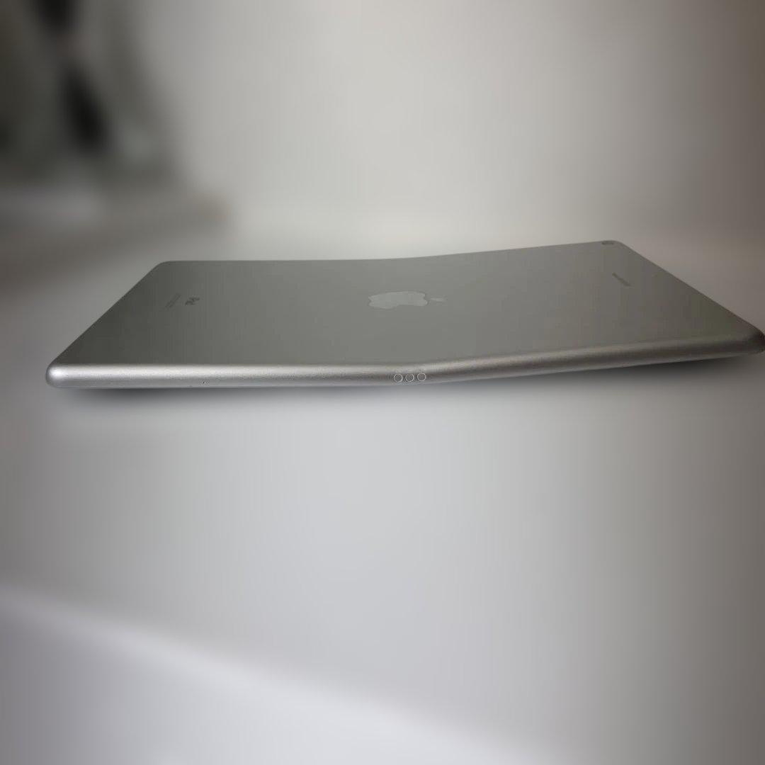 匿名発送　iPad本体 ひび割れありiPad（第8世代　変形　ジャンク品