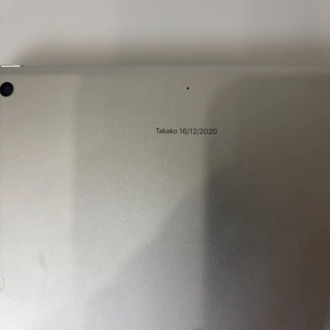 匿名発送　iPad本体 ひび割れありiPad（第8世代　変形　ジャンク品
