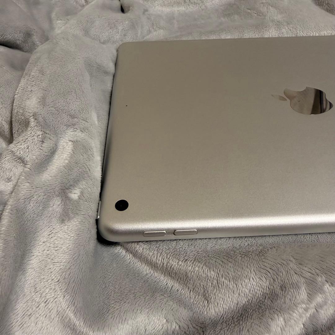 超美品】Apple iPad 第8世代 シルバー 本体のみ - メルカリ