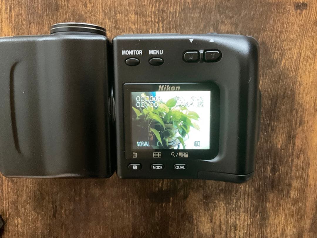 NikonニコンCOOLPIX 950 美品　(箱・書類全て有り)