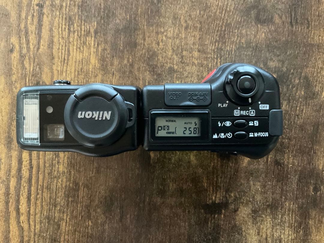 NikonニコンCOOLPIX 950 美品　(箱・書類全て有り)