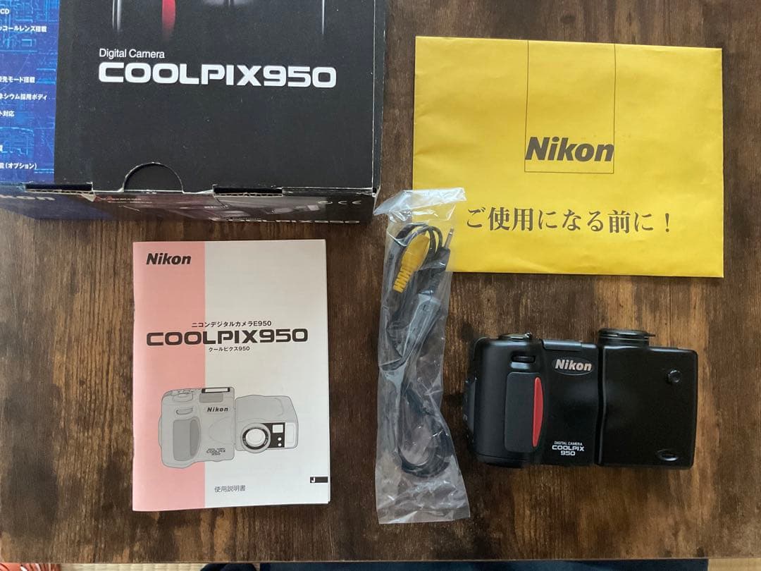 NikonニコンCOOLPIX 950 美品　(箱・書類全て有り)