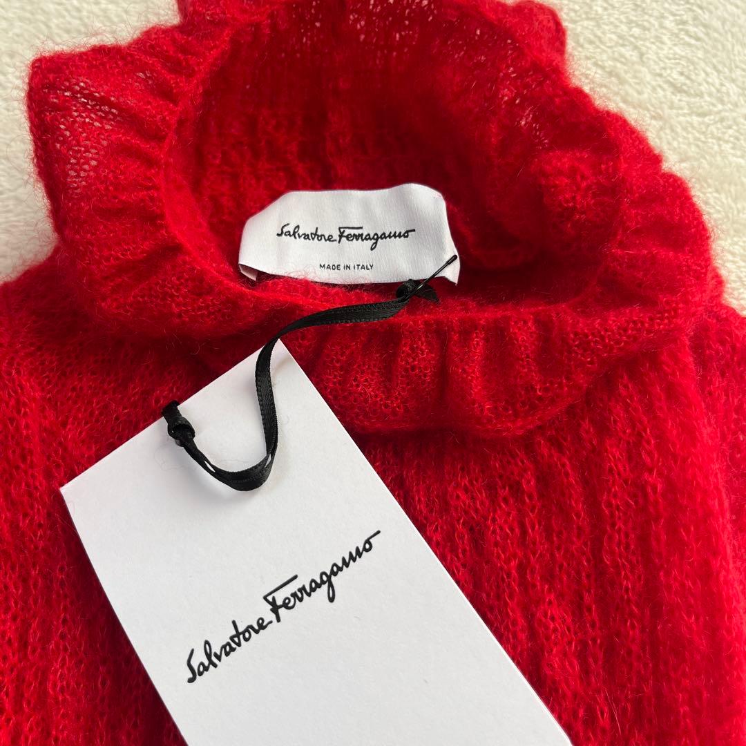 ○未使用品 フェラガモ タートルネック フリル モヘヤ57% ニット