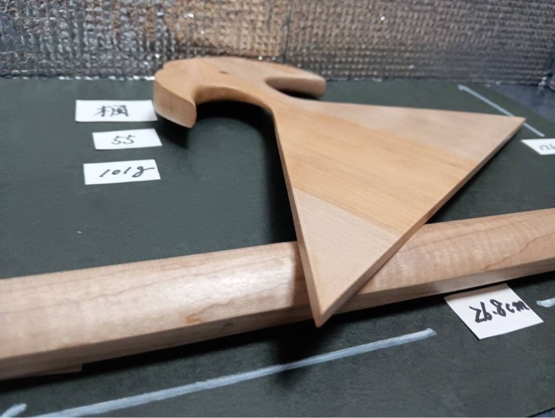 〔55〕薩摩琵琶用 撥・楓（26.8cm）