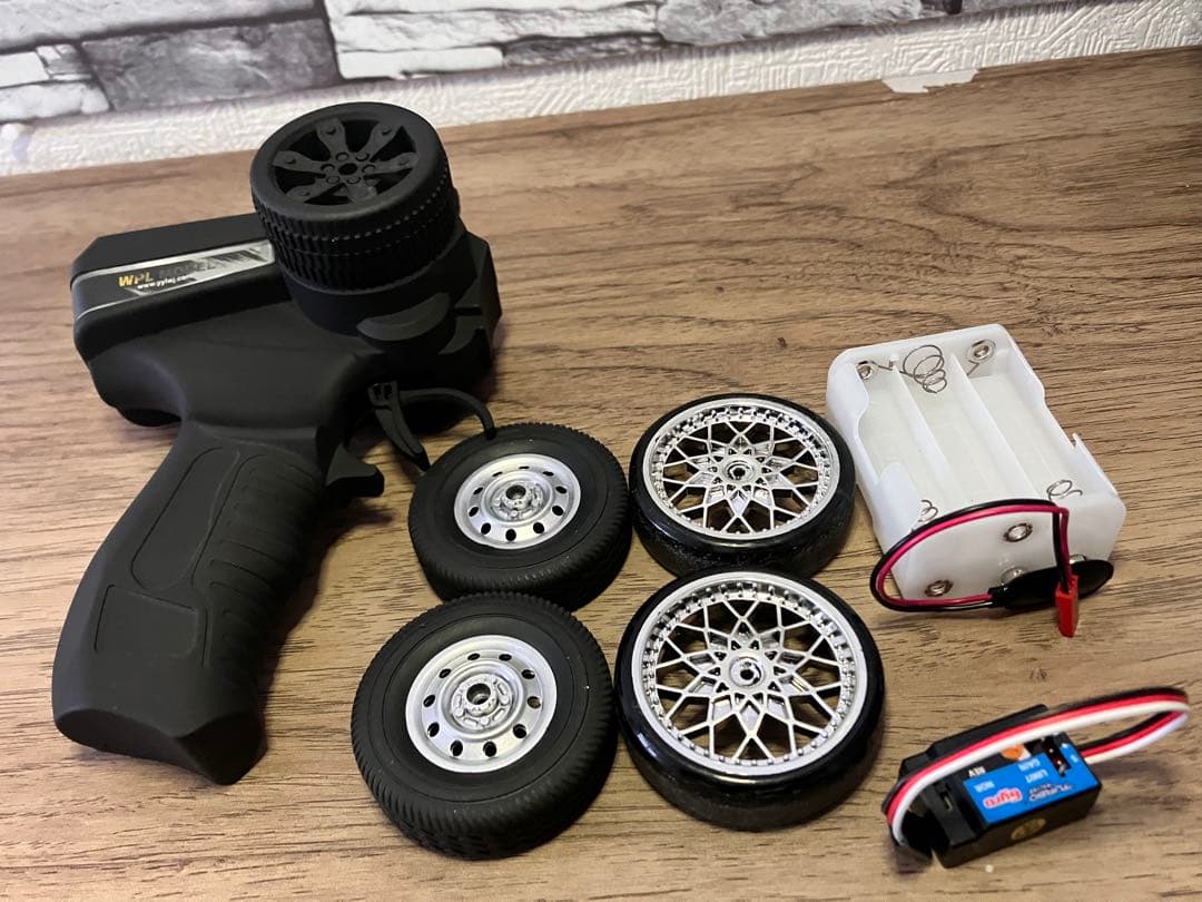 WPL D12 軍用トラック仕様 タミヤおじさん（整備長）を乗せて。 - メルカリ