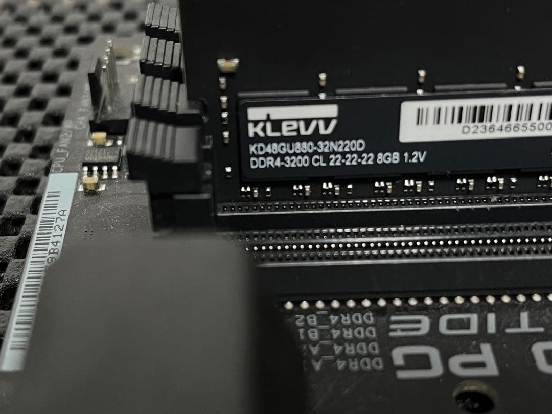 マザーボード core i3 13100 H670 PG Riptide DDR4 8GBx2