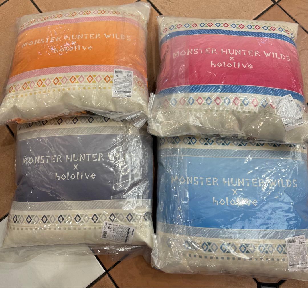 モンスターハンターワイルズ×ホロライブ スクエアクッション カプコン