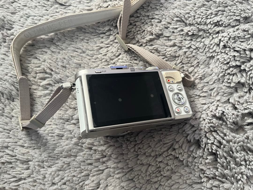 i*s様 【OLYMPUS PEN EL9】ミラーレス一眼カメラ＊スマホ転送 白