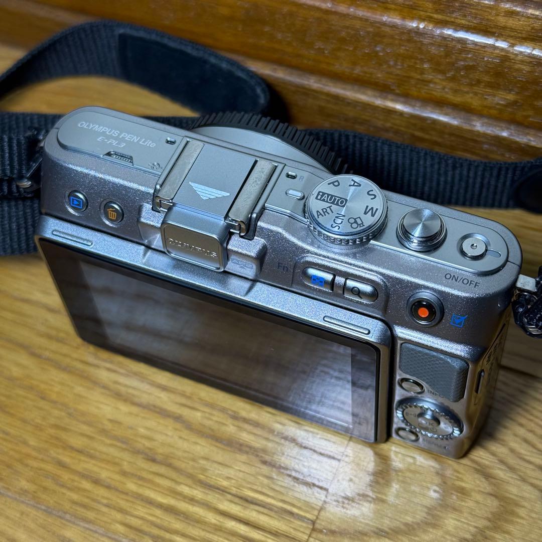 OLYMPUS PEN Lite E-PL3 ストラップ付