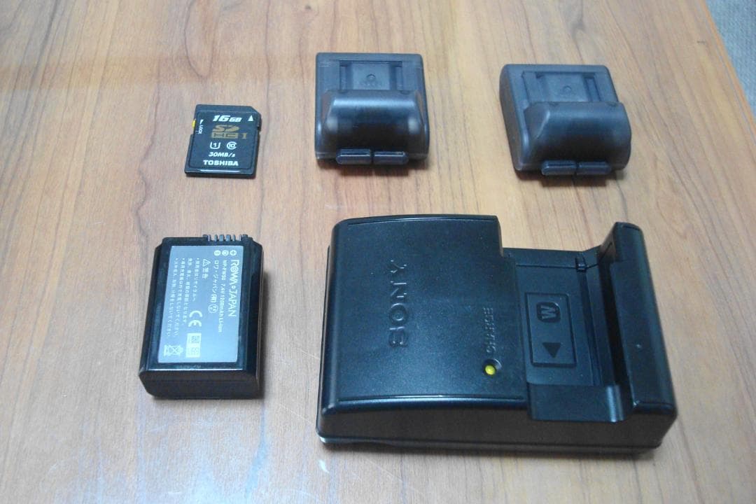 Sony αシリーズ コンパクトデジタルカメラ 本体と付属品