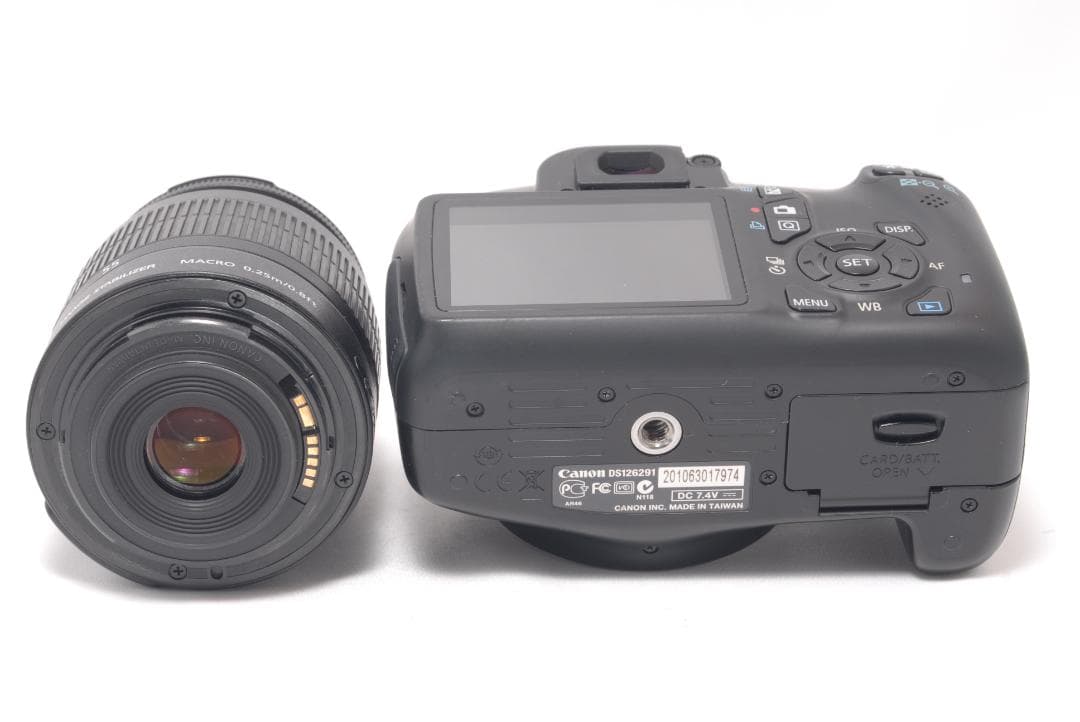 ⭐️軽くてコンパクト⭐️Canon Kiss X50 キャノン　デジタル一眼レフ