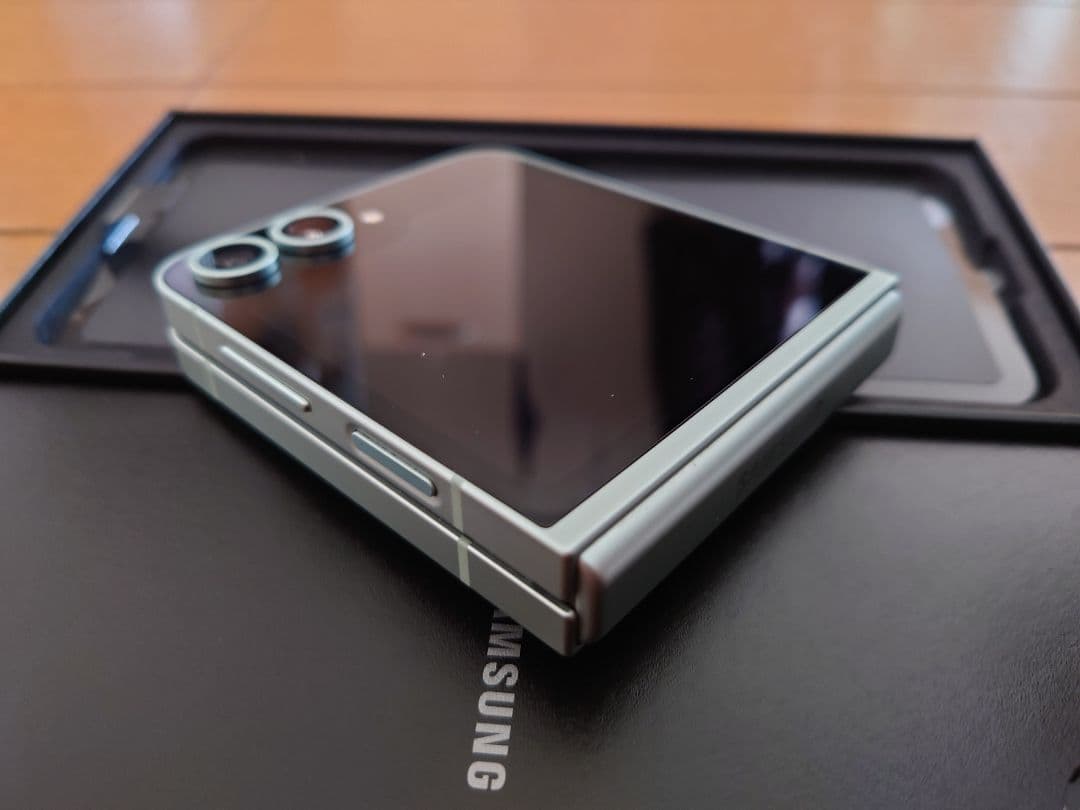 美品 Samsung Galaxy Z Flip6 SC-54E ミント