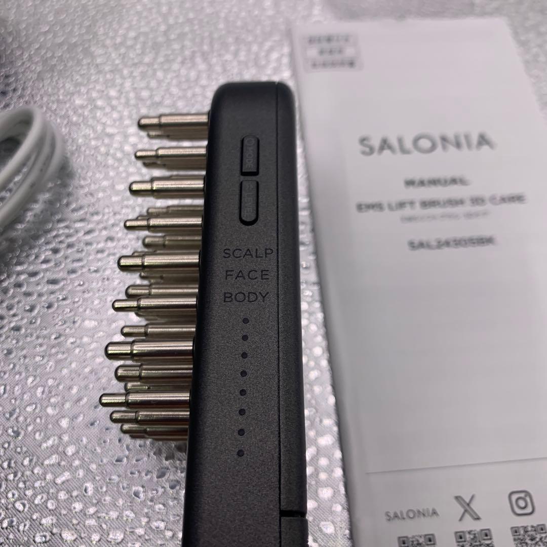 Q3719 SALONIA EMS リフトブラシ 3Dケア (美顔器)