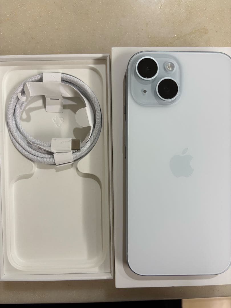 Sakura　iPhone15 ブルー