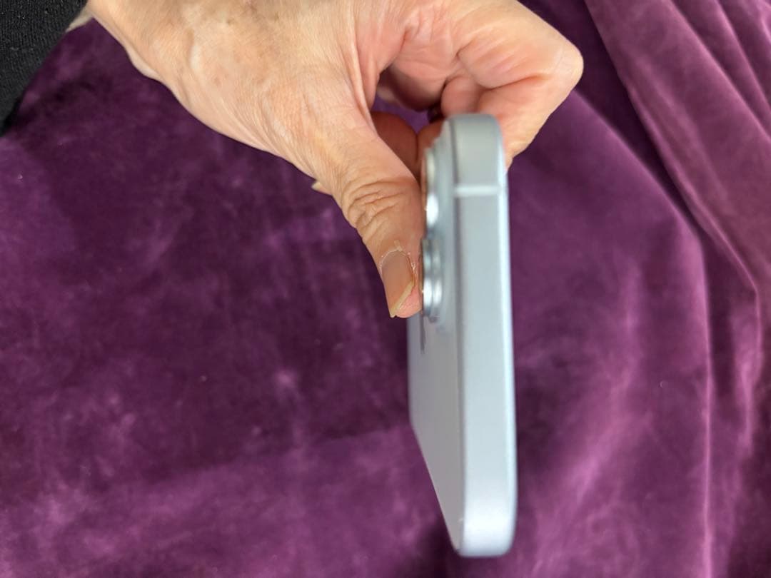 Sakura　iPhone15 ブルー