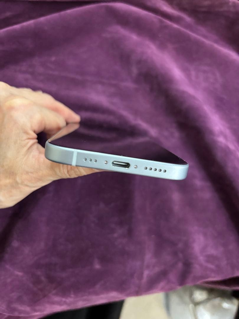 Sakura　iPhone15 ブルー