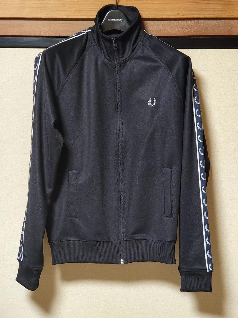 【美品】Sサイズ　FRED PERRY トラックジャケット ネイビー 中古・古着通販】FRED PERRY (フレッドペリー) ロゴトラックジャケット
