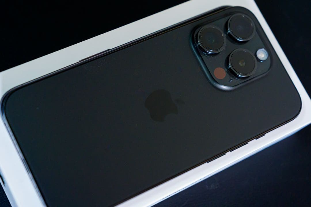 【美品】Apple iPhone 15 Pro 128GB ブラックチタニウム