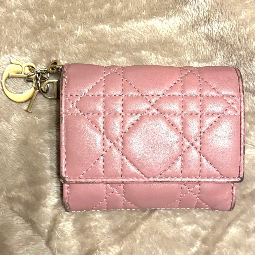 Lady Dior Lotus ディオール　ウォレットピンク キルティング 財布 DIOR | Lady Dior Lotus ウォレット カナージュ パテントカーフスキン