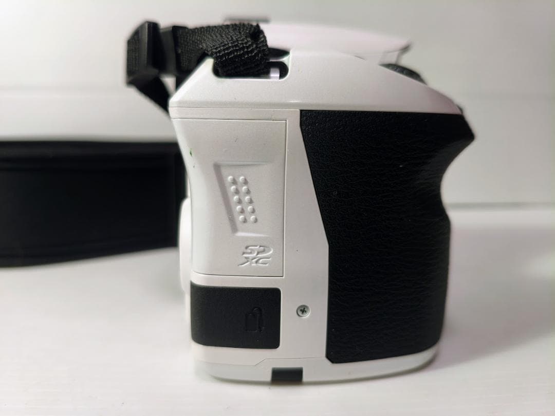 【黒死病対策】【内臓電池交換】ペンタックス　PENTAX K-30 綺麗な白