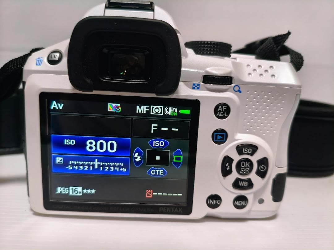 【黒死病対策】【内臓電池交換】ペンタックス　PENTAX K-30 綺麗な白