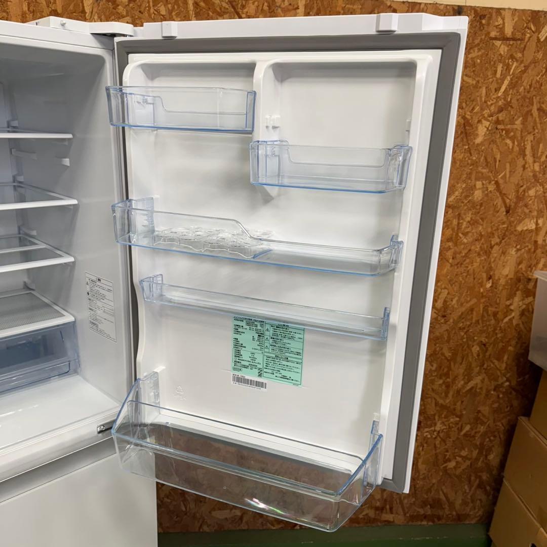 329 ヤマダ　2025年製　大型冷蔵庫　家庭用　300L強　右開き　自動製氷