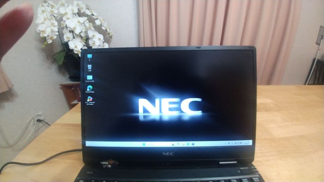 軽量薄型☆NEC　VKA11H-4　M3-8100Y　メモリ4GB　SSD128