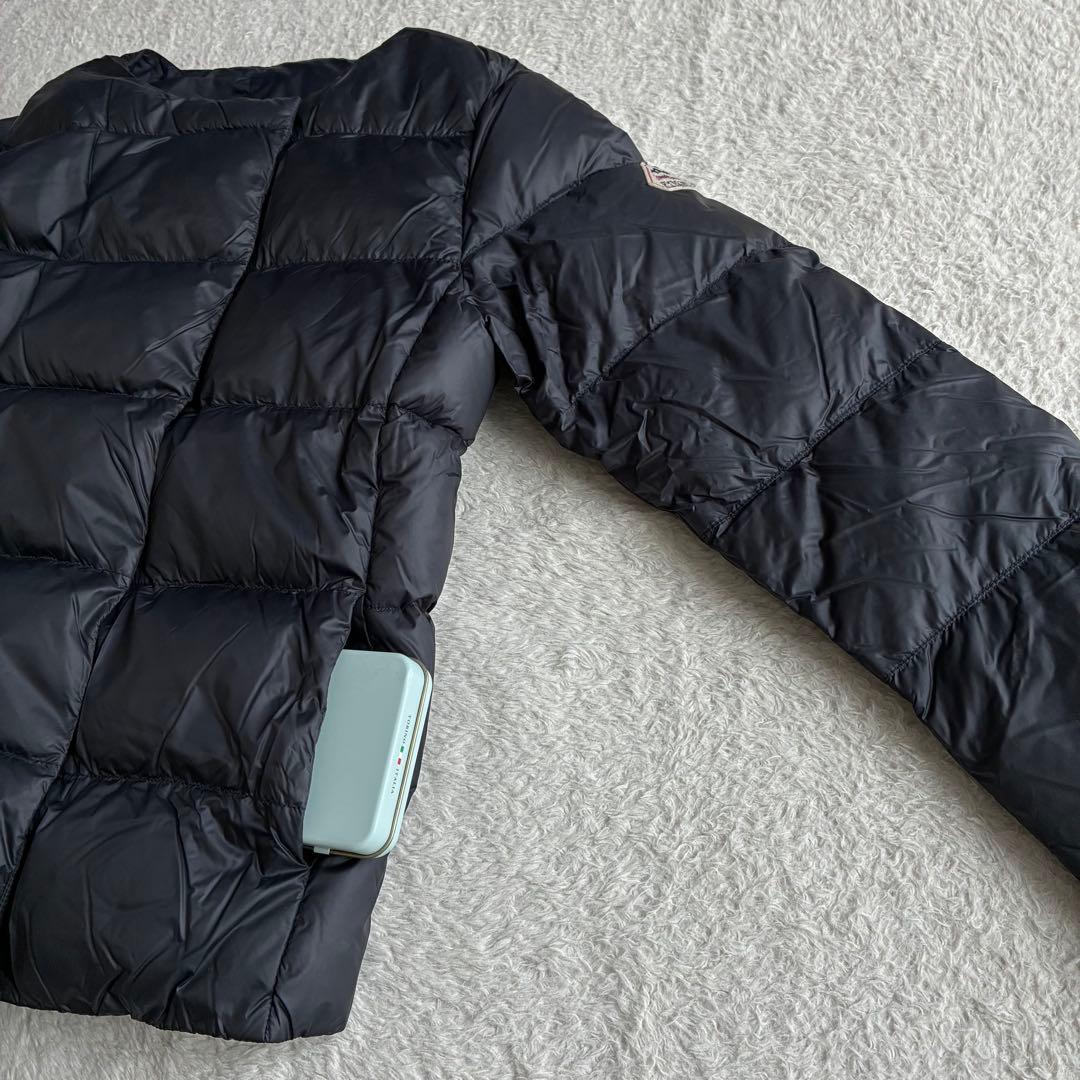 美品 ピレネックス カンヌ ノーカラーダウンジャケット 38 濃紺 - メルカリ