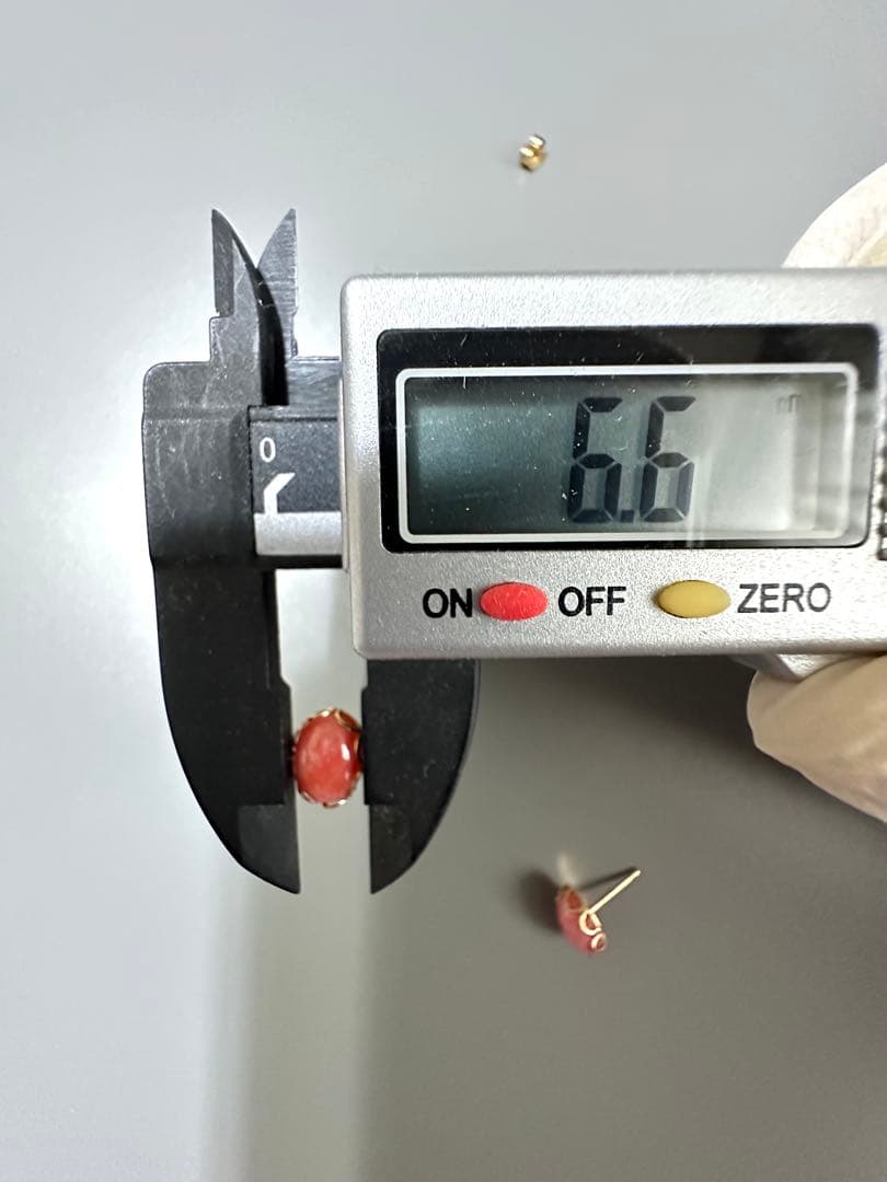 ハワイ 珊瑚14K金ピアス 0.94g 【14K 585刻印あり】