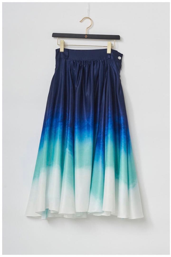 hazama 見えないものを見ようとして見上げた夜空のスカート - メルカリ