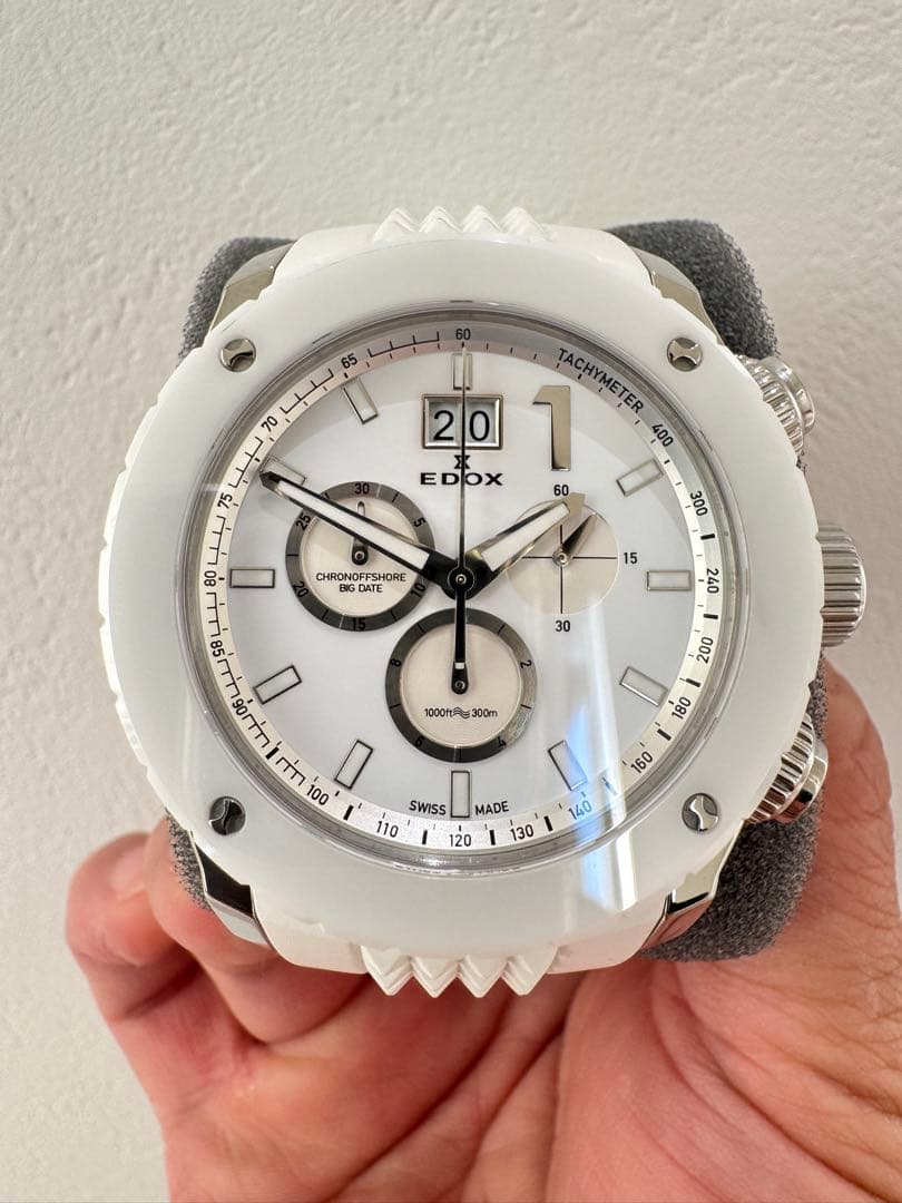 EDOX エドックス　クロノオフショア1 ビッグデイト エドックスの「クロノオフショア1 」最新モデルは、もったいぶらずに