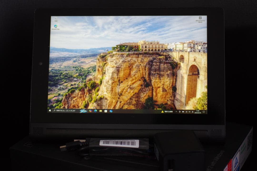 Windowsタブレット本体 lenovo YOGA Tablet with Windows10 2-851F