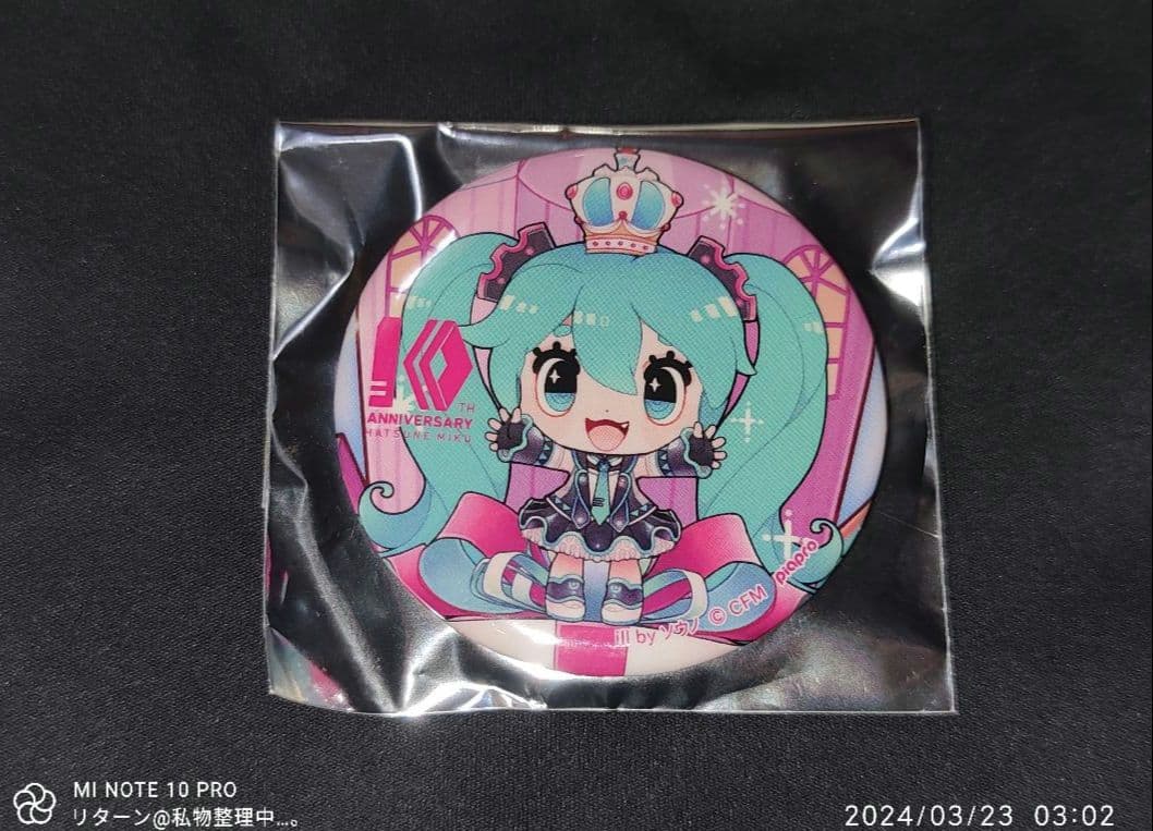 初音ミク 10th Anniversary AEON 缶バッジ ソウノ HATSUNE MIKU EXPO 10th Anniversary - 描き下ろし 初音ミク テック
