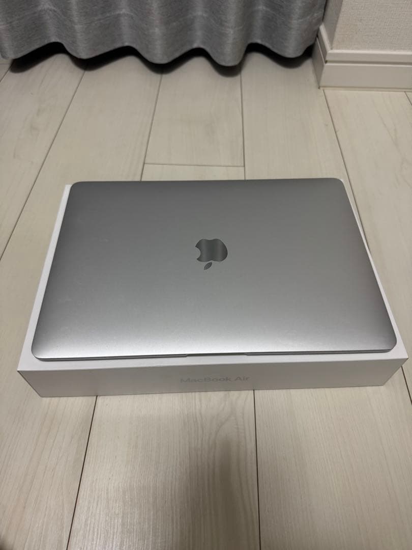 MacBook Air シルバー 本体 s-l400.jpg