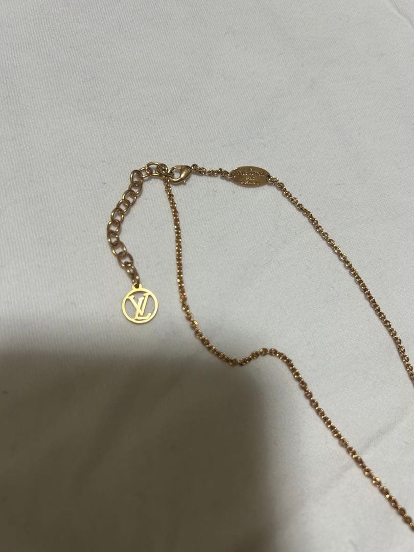 Louis Vuitton V字型ネックレス ゴールド - メルカリ