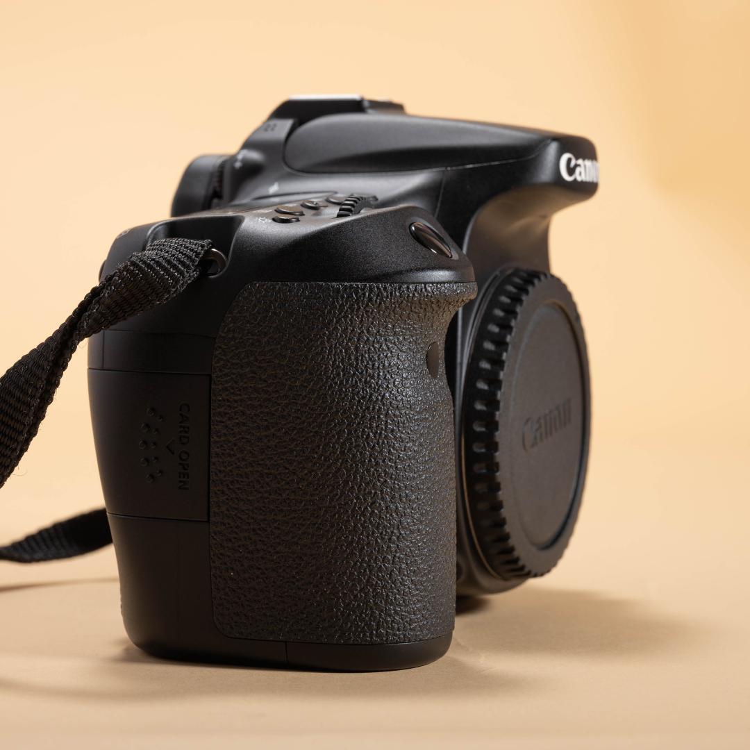 wi-fi搭載！Canon EOS 70D 望遠レンズキット 75-300mm