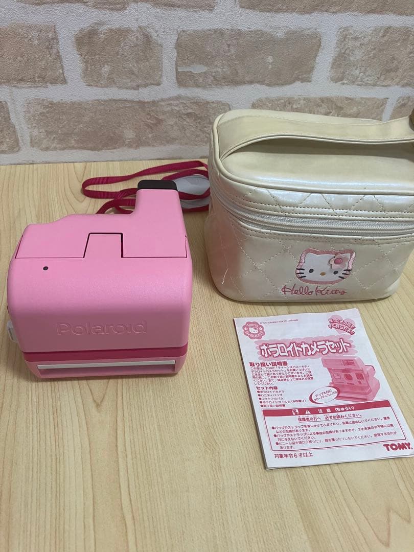 ☆ハローキティ ポラロイドカメラ☆ ポラロイドの最新コラボはキティと。しかもアーカイブモデルがベース