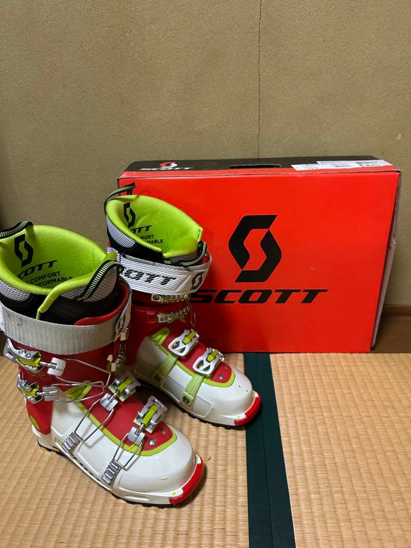 【新品未使用】SCOTT 女性用スキーブーツ 24.5 SCOTT（スコット） 2023 SCOTT Celeste 山スキーブーツ : カンダハー