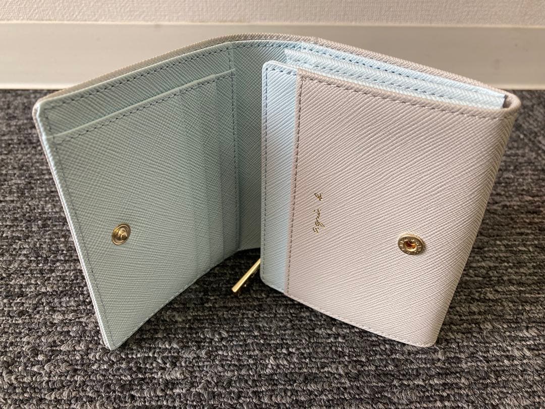 アニエス・ベー ライトグレー 二つ折り財布 未使用品 箱付き - メルカリ