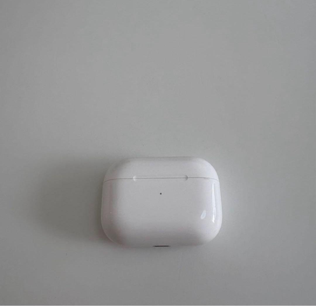 AirPodsPro 第1世代 本体 ホワイト 充電ケース付き AirPods Pro 第1世代 MagSafe充電ケース付き｜AirPodsの中古は