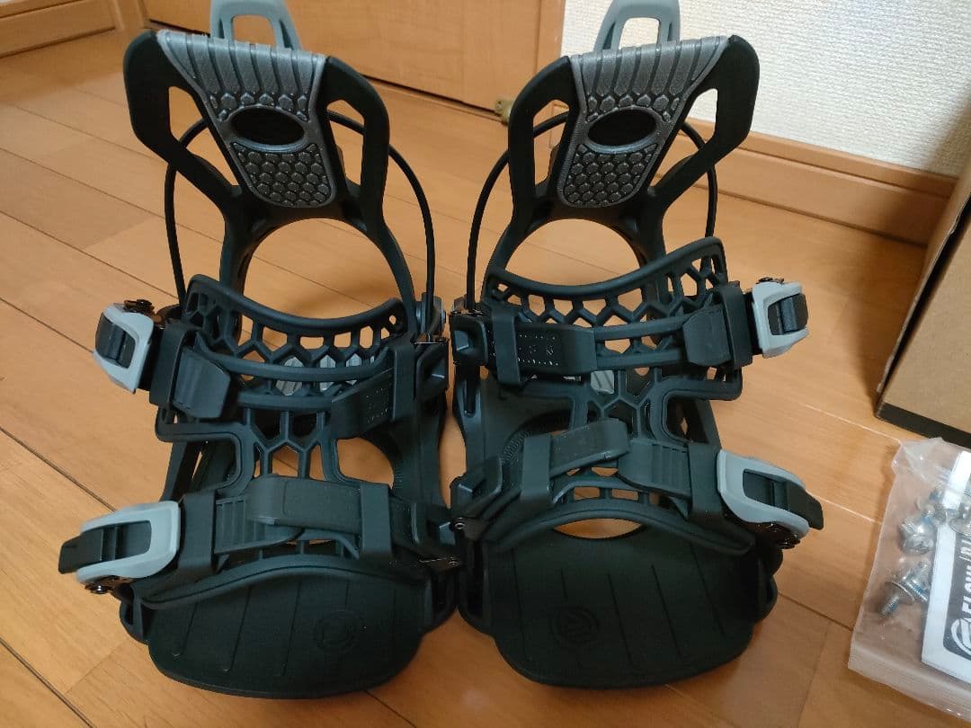 FLOW(フロー)　NEXUS LTD　Mサイズ(22.5〜26.5cm)