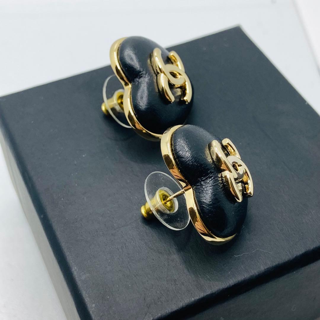 極美品✨ 箱✨ シャネル ピアス ココマーク ハート ラムスキン B22K
