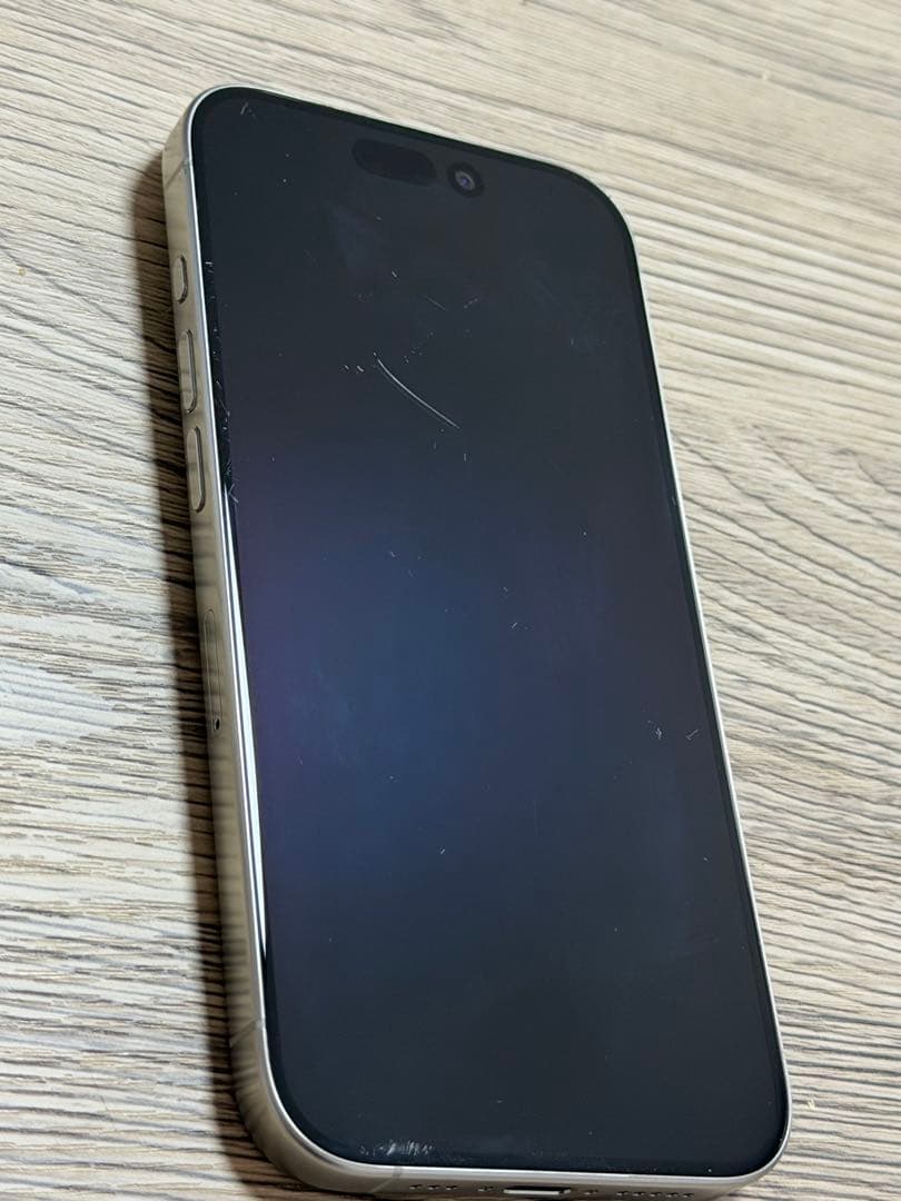 iPhone15Pro 本体　256GB 白 ajew エジュー ケース付き