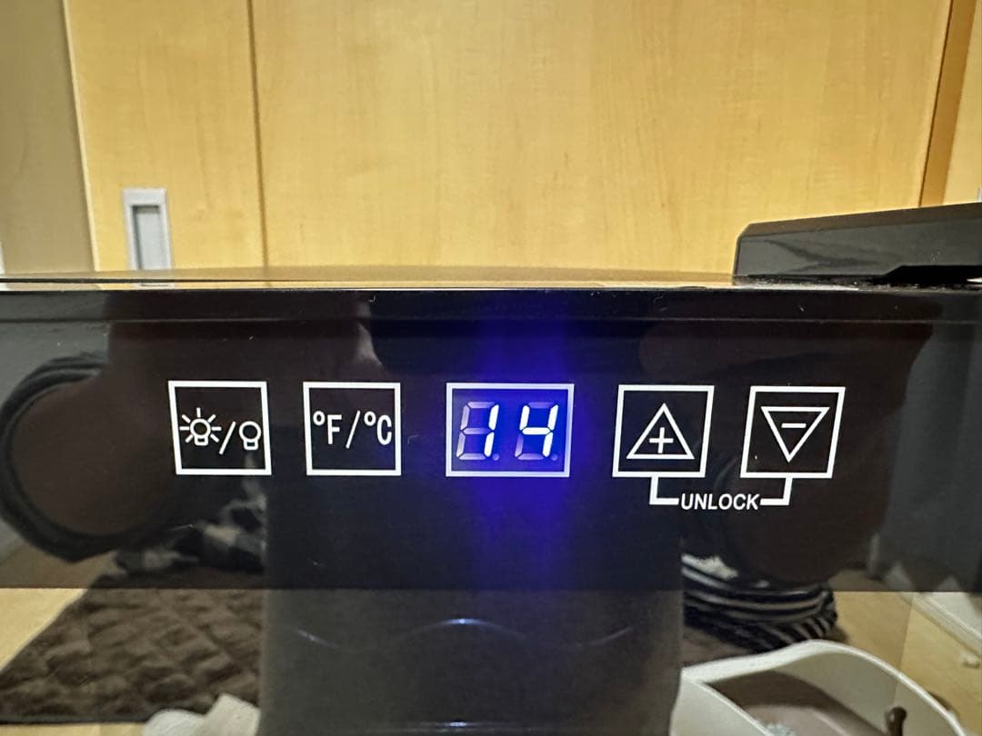 2019年製　フィフティ　ワインセラー49L　18本収納　WCF-18